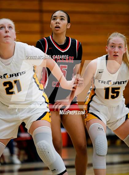 Thumbnail 1 in Village Christian vs. Oak Ridge (So Cal Prep Classic San Diego) photogallery.