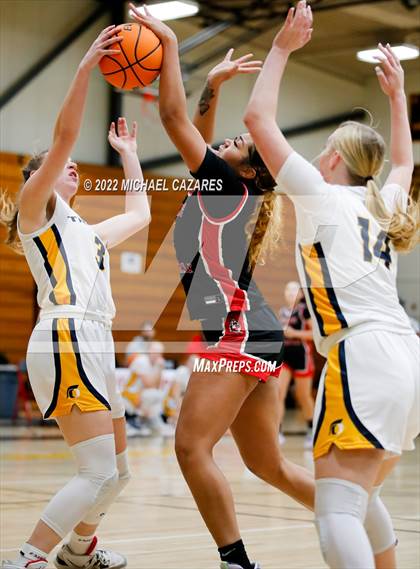 Thumbnail 1 in Village Christian vs. Oak Ridge (So Cal Prep Classic San Diego) photogallery.