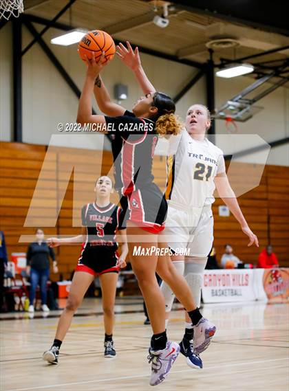 Thumbnail 3 in Village Christian vs. Oak Ridge (So Cal Prep Classic San Diego) photogallery.