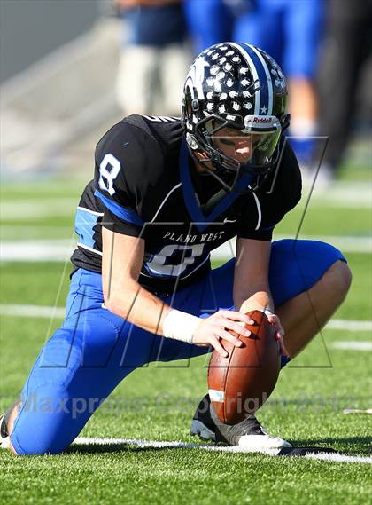 Thumbnail 1 in Plano West vs. Lufkin (UIL 5A Division 2 Regional Playoff) photogallery.