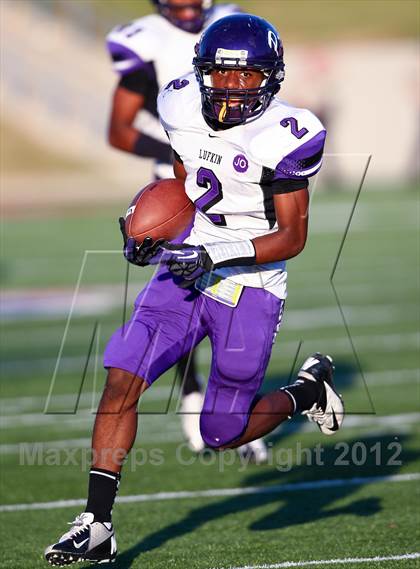 Thumbnail 3 in Plano West vs. Lufkin (UIL 5A Division 2 Regional Playoff) photogallery.
