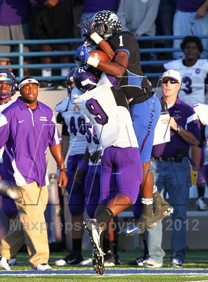 Thumbnail 2 in Plano West vs. Lufkin (UIL 5A Division 2 Regional Playoff) photogallery.