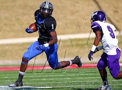 Thumbnail 3 in Plano West vs. Lufkin (UIL 5A Division 2 Regional Playoff) photogallery.