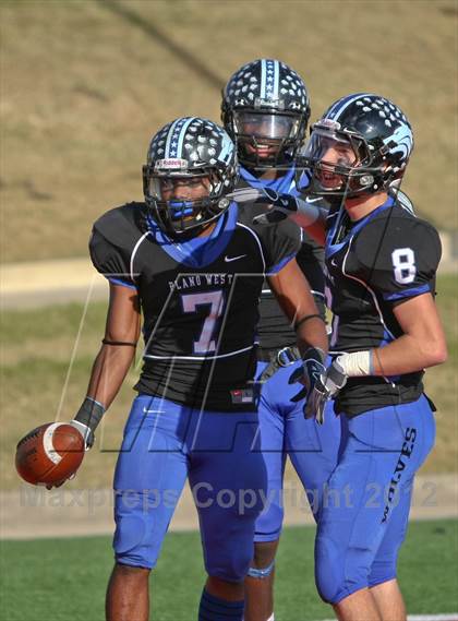 Thumbnail 1 in Plano West vs. Lufkin (UIL 5A Division 2 Regional Playoff) photogallery.