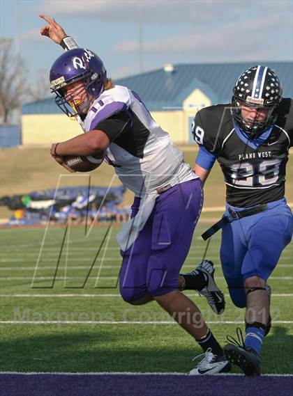Thumbnail 2 in Plano West vs. Lufkin (UIL 5A Division 2 Regional Playoff) photogallery.
