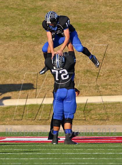 Thumbnail 2 in Plano West vs. Lufkin (UIL 5A Division 2 Regional Playoff) photogallery.
