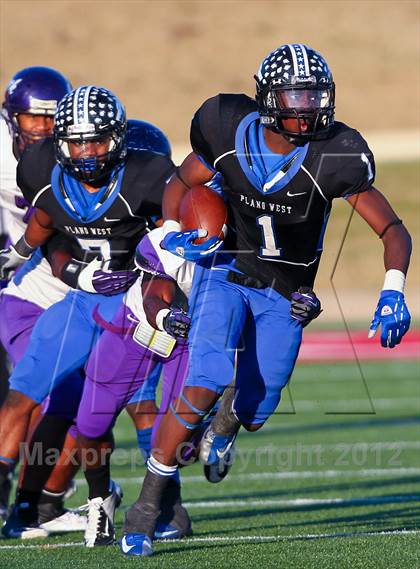 Thumbnail 3 in Plano West vs. Lufkin (UIL 5A Division 2 Regional Playoff) photogallery.