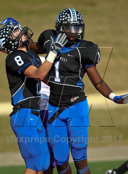 Thumbnail 1 in Plano West vs. Lufkin (UIL 5A Division 2 Regional Playoff) photogallery.