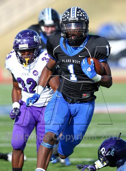 Thumbnail 3 in Plano West vs. Lufkin (UIL 5A Division 2 Regional Playoff) photogallery.