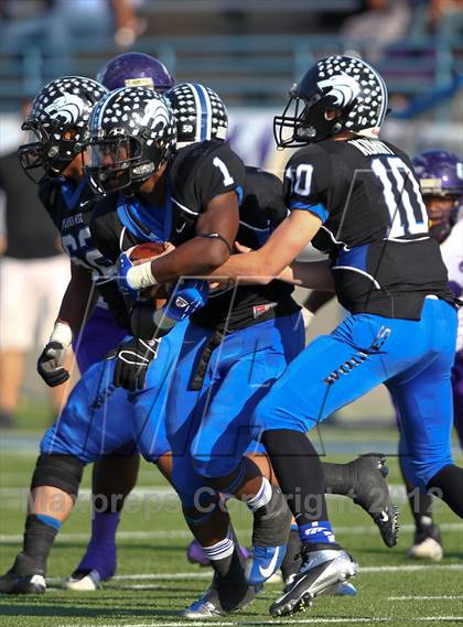 Thumbnail 2 in Plano West vs. Lufkin (UIL 5A Division 2 Regional Playoff) photogallery.