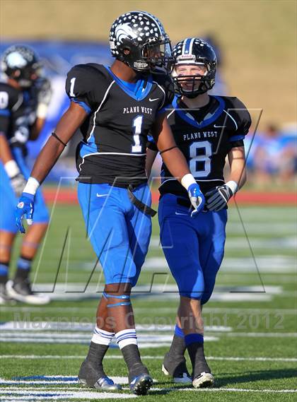Thumbnail 2 in Plano West vs. Lufkin (UIL 5A Division 2 Regional Playoff) photogallery.