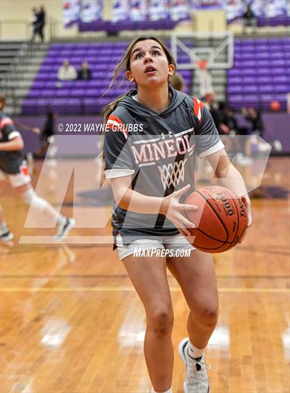 Thumbnail 2 in Mineola vs. Jefferson (UIL 3A Region 2 Area Playoff) photogallery.