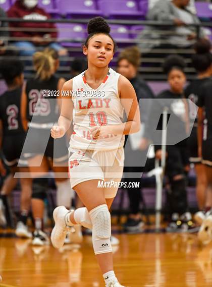 Thumbnail 2 in Mineola vs. Jefferson (UIL 3A Region 2 Area Playoff) photogallery.