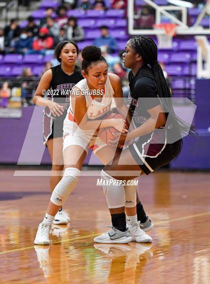 Thumbnail 1 in Mineola vs. Jefferson (UIL 3A Region 2 Area Playoff) photogallery.