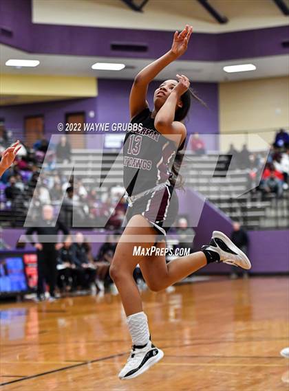 Thumbnail 3 in Mineola vs. Jefferson (UIL 3A Region 2 Area Playoff) photogallery.