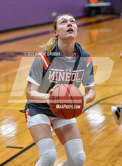 Thumbnail 2 in Mineola vs. Jefferson (UIL 3A Region 2 Area Playoff) photogallery.