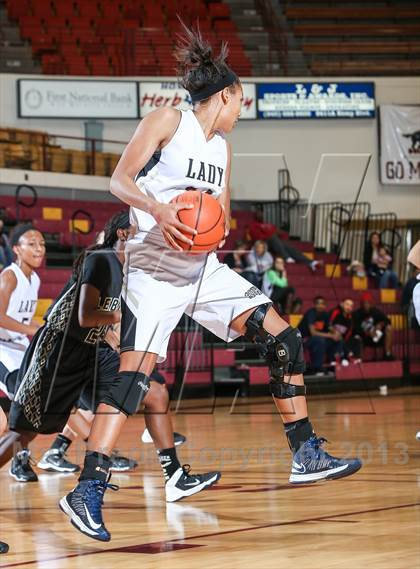Thumbnail 1 in Cleburne vs. Rider (Fantasy of Lights Tournament) photogallery.