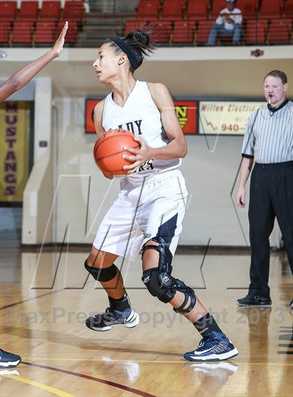 Thumbnail 3 in Cleburne vs. Rider (Fantasy of Lights Tournament) photogallery.
