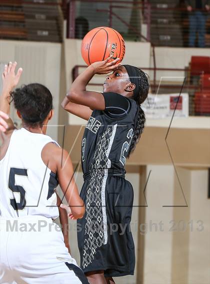 Thumbnail 1 in Cleburne vs. Rider (Fantasy of Lights Tournament) photogallery.