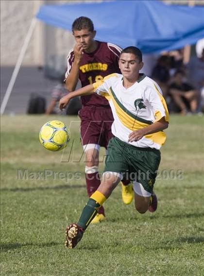 Thumbnail 2 in Los Banos vs. Davis (Spartans Classic) photogallery.