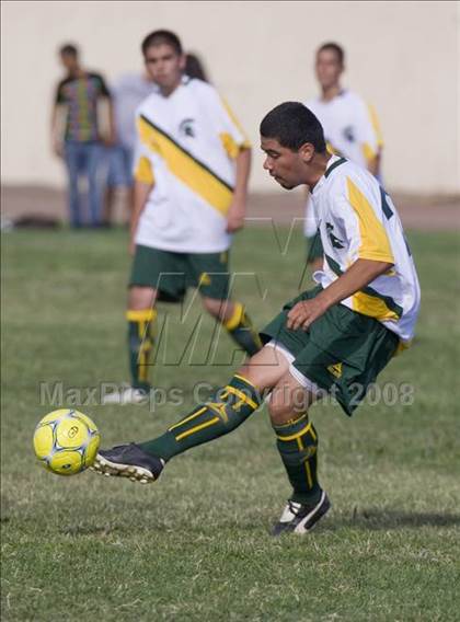 Thumbnail 2 in Los Banos vs. Davis (Spartans Classic) photogallery.