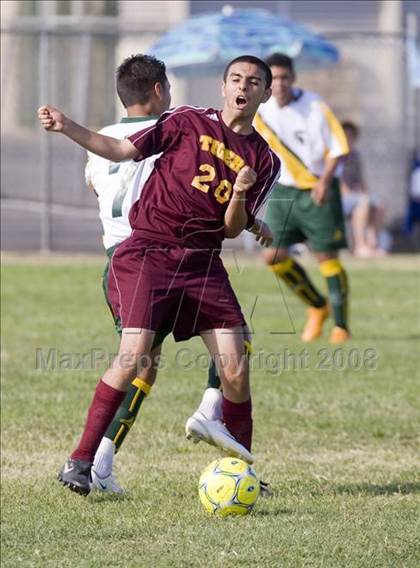 Thumbnail 1 in Los Banos vs. Davis (Spartans Classic) photogallery.