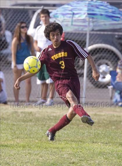 Thumbnail 2 in Los Banos vs. Davis (Spartans Classic) photogallery.