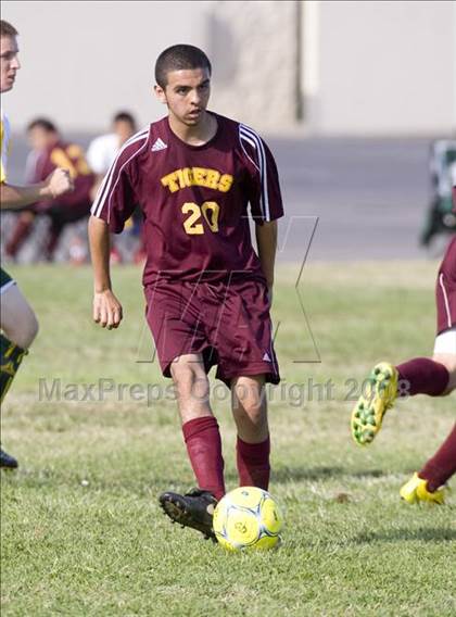 Thumbnail 2 in Los Banos vs. Davis (Spartans Classic) photogallery.