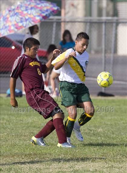 Thumbnail 2 in Los Banos vs. Davis (Spartans Classic) photogallery.