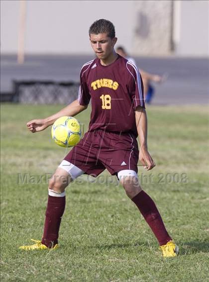 Thumbnail 1 in Los Banos vs. Davis (Spartans Classic) photogallery.