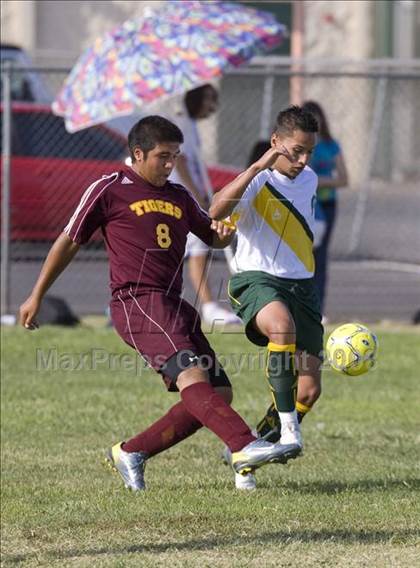 Thumbnail 1 in Los Banos vs. Davis (Spartans Classic) photogallery.