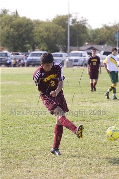 Thumbnail 2 in Los Banos vs. Davis (Spartans Classic) photogallery.