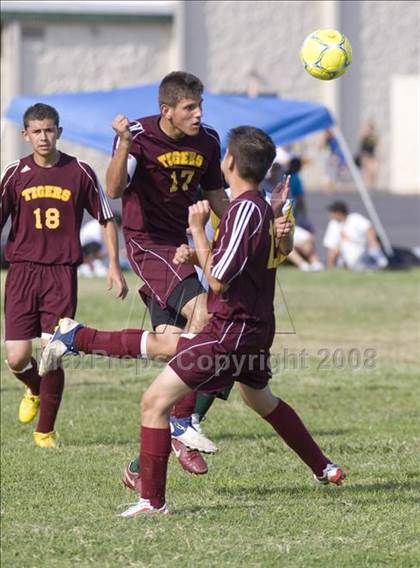 Thumbnail 3 in Los Banos vs. Davis (Spartans Classic) photogallery.