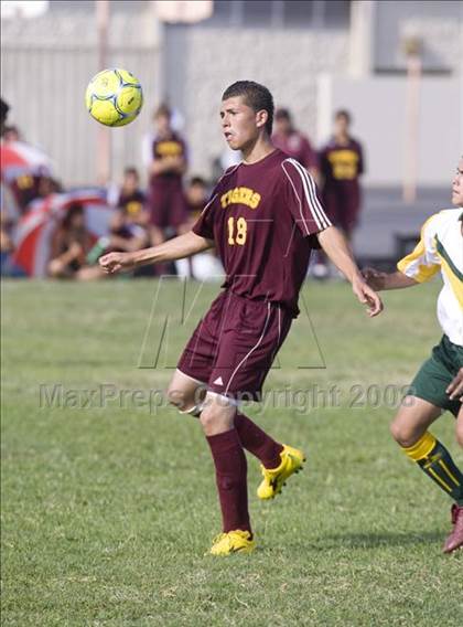 Thumbnail 3 in Los Banos vs. Davis (Spartans Classic) photogallery.