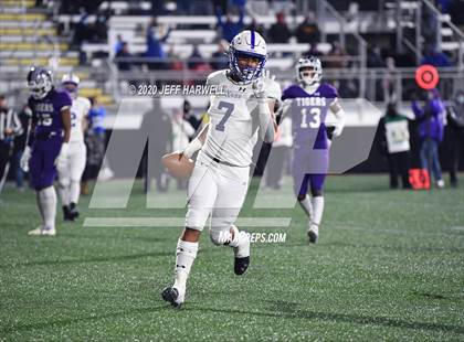 Thumbnail 3 in Pickerington Central vs. St. Xavier (OHSAA D1 Final) photogallery.