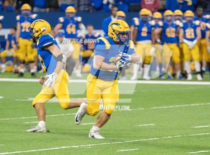 Thumbnail 1 in Warren Central vs. Carmel (IHSAA 6A Final) photogallery.