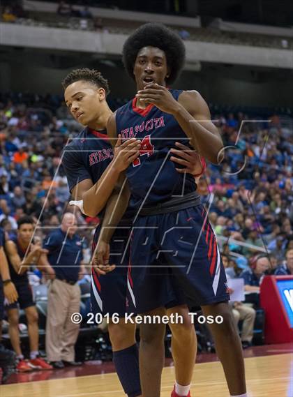 Thumbnail 1 in DeSoto vs. Atascocita (UIL 6A Final) photogallery.