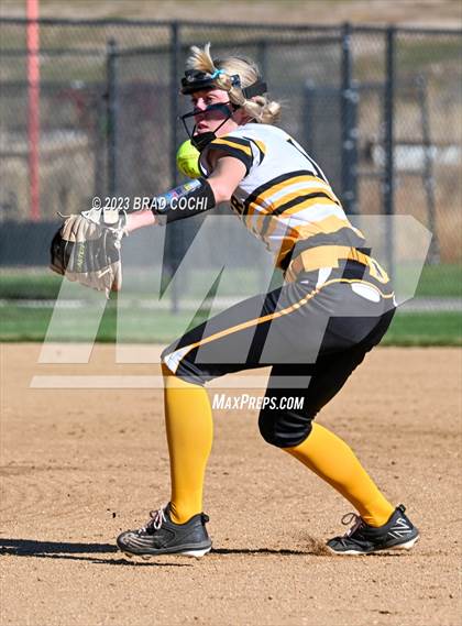 Thumbnail 3 in Eaton vs. Meeker photogallery.