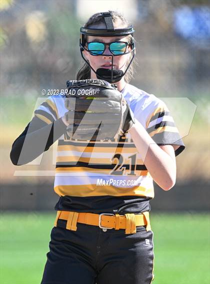 Thumbnail 2 in Eaton vs. Meeker photogallery.