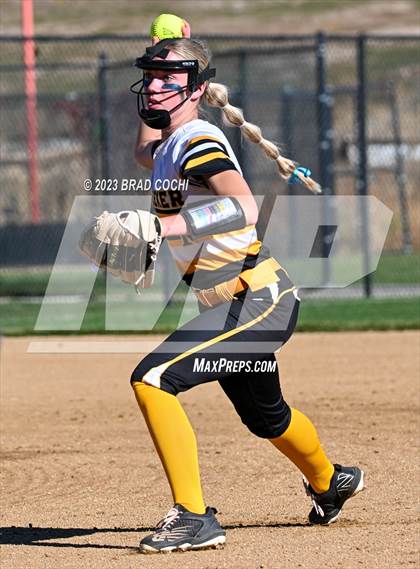 Thumbnail 3 in Eaton vs. Meeker photogallery.
