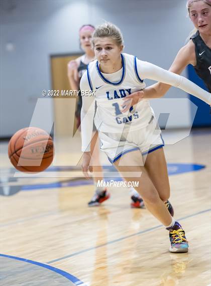 Thumbnail 2 in Capital City vs Benton (Jefferson Bank Holiday Hoops) photogallery.