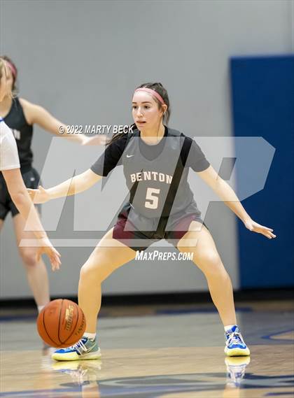 Thumbnail 3 in Capital City vs Benton (Jefferson Bank Holiday Hoops) photogallery.