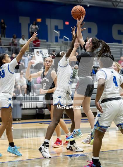 Thumbnail 2 in Capital City vs Benton (Jefferson Bank Holiday Hoops) photogallery.