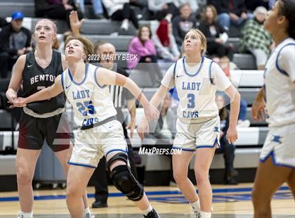 Thumbnail 2 in Capital City vs Benton (Jefferson Bank Holiday Hoops) photogallery.