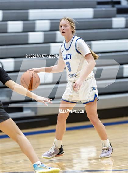 Thumbnail 3 in Capital City vs Benton (Jefferson Bank Holiday Hoops) photogallery.