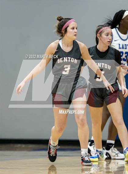 Thumbnail 2 in Capital City vs Benton (Jefferson Bank Holiday Hoops) photogallery.