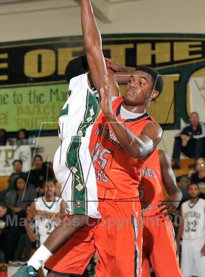 Thumbnail 1 in Cosumnes Oaks vs. Monterey Trial (Mark Macres Tournament) photogallery.