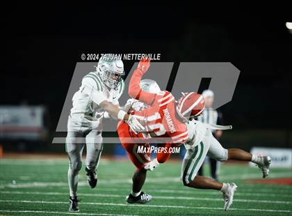 Thumbnail 2 in De La Salle @ Mater Dei (CIF Open Division State Championship) photogallery.