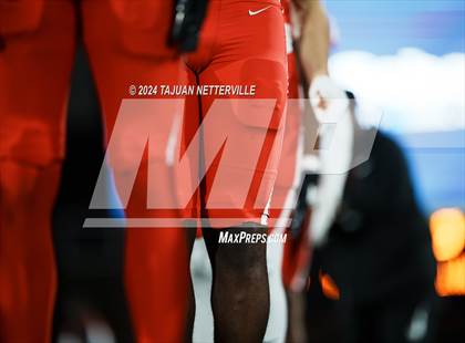 Thumbnail 1 in De La Salle @ Mater Dei (CIF Open Division State Championship) photogallery.