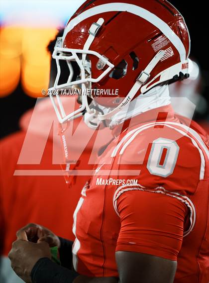 Thumbnail 2 in De La Salle @ Mater Dei (CIF Open Division State Championship) photogallery.